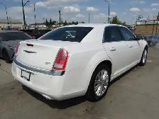 2014 Chrysler 300 AWD Leather / Sunroof / Backup Camera / New Ti - Photo 4