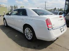 2014 Chrysler 300 AWD Leather / Sunroof / Backup Camera / New Ti - Photo 6