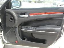 2014 Chrysler 300 AWD Leather / Sunroof / Backup Camera / New Ti - Photo 11