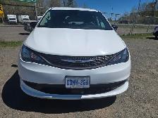 2024 Chrysler Grand Caravan SXT - Photo 2