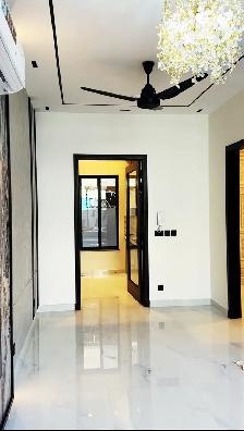 Designer's House on Sale - Photo 4