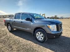 2017 Nissan Titan - Photo 2