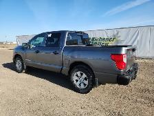 2017 Nissan Titan - Photo 3