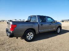 2017 Nissan Titan - Photo 4
