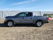 2017 Nissan Titan - Photo 5