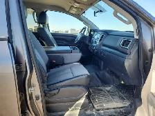 2017 Nissan Titan - Photo 17