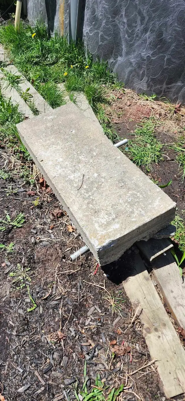 gros bloc de béton à donner