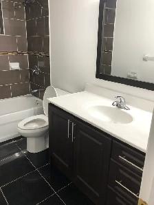 Private, Clean, Modern 1 BR, with Private kitchen and washroom. - Photo 3