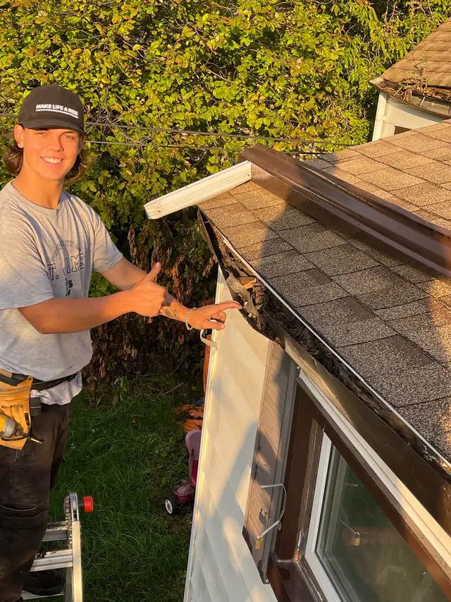 $1000-$1500 weekly gutter/eavestrough installer