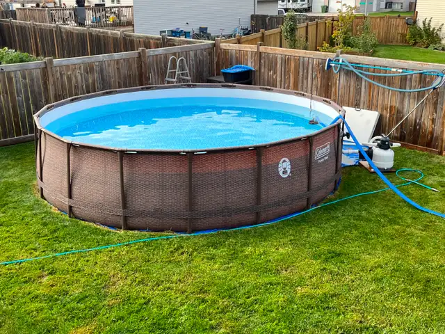 18' round pool with UPGRADED NEW pump and filter kit