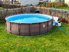 18' round pool with UPGRADED NEW pump and filter kit