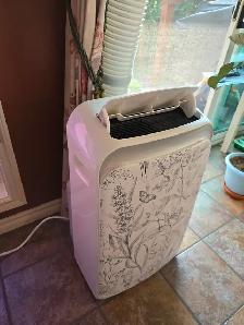 Danby  14000 BTU (700sq.ft) Portable Air Conditioner - Photo 3