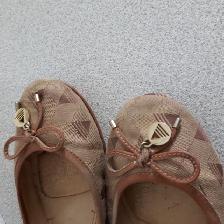 SOULIERS BALLERINES ALDO GR 7.5 FEMME TRES CONFORTABLES: $10.00