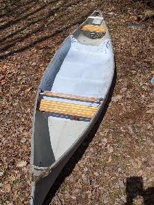 canoe 16'   $250