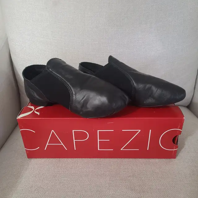 New Capezio kids Daisy 205C Size 1M