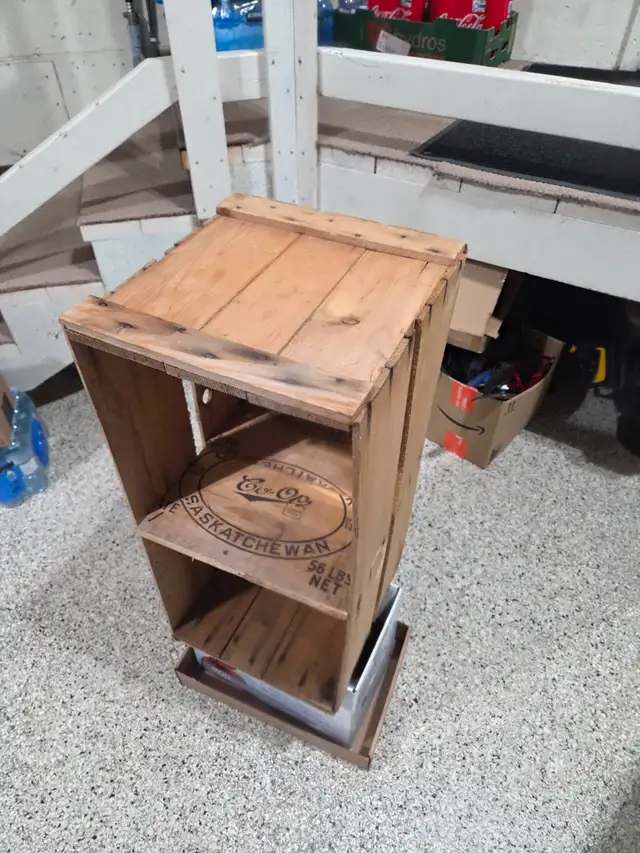 VINTAGE WOOD CRATE