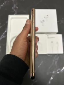 iPhone 11 Pro Max 128GB Airpods/Charger Set/Delivery - Photo 2