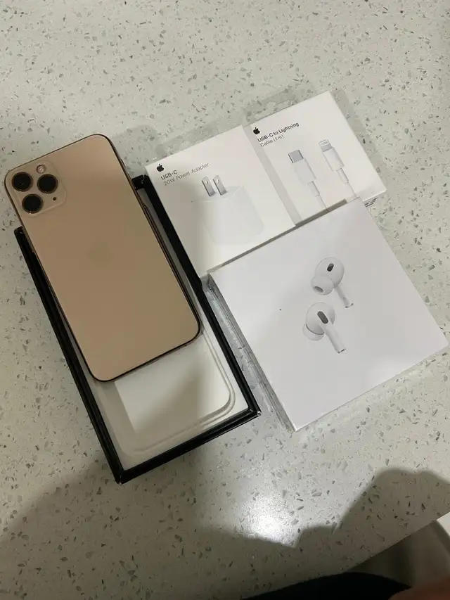 iPhone 11 pro 128GB AirPods/Charger Bundle/Delivery