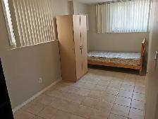 Beautiful one room in three room unit, females preferred - Photo 9