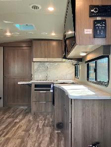 2021 Grand Design, Rear Living, UWV 6106LB, GVWR 7495LB - Photo 2