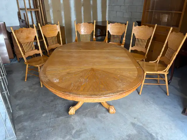 Free delivery used Oak Dining Table with 6 Chairs