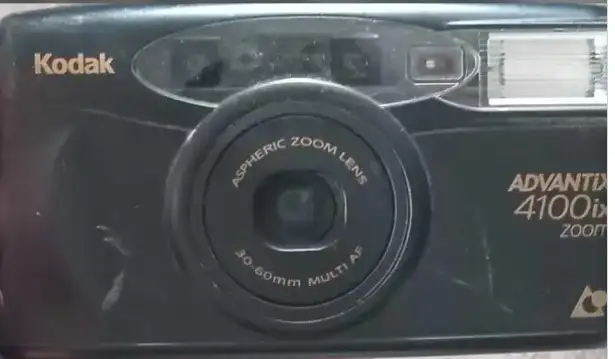 Kodak Advantix 4100ix Zoom Camera- lots of cameras here