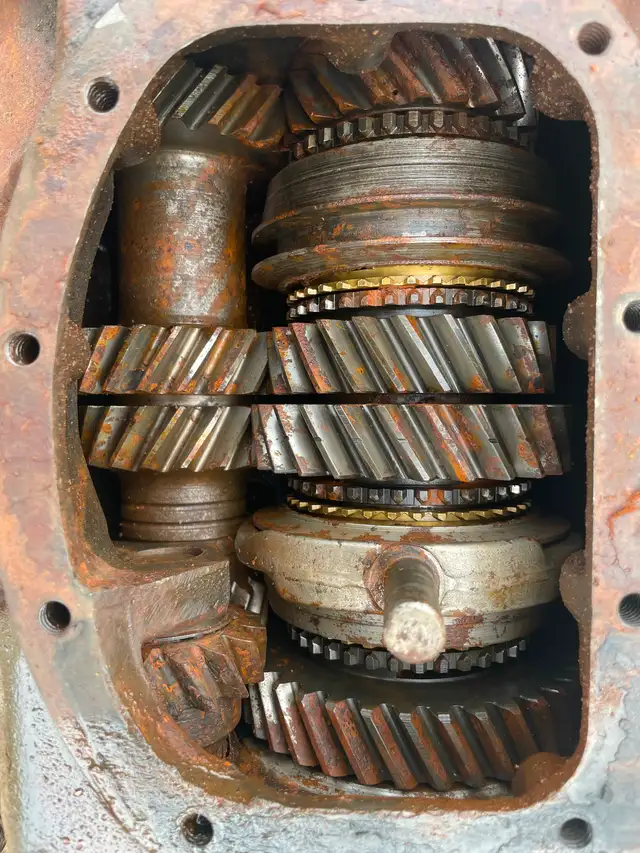 Super T 10 4 speed transmission needs case $250