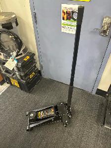 Black Jack 3 Ton Floor Jack - Photo 2