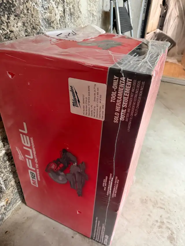 Milwaukee 10" sliding compound miter saw