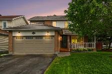Chapel Hill South Detached Home w/Saltwater Pool & Corner Lot