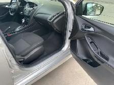 2015 Ford Focus SE mint condition - Photo 9