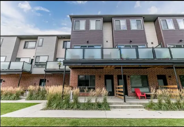 Modern 2 bed 2 bath townhouse Barrie