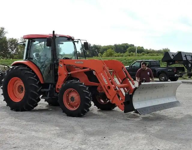 Lame à neige de 2,13 m pour tracteur agricole