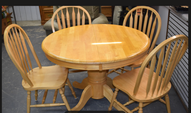 Oak Kitchen Table & ChairsGood condition
