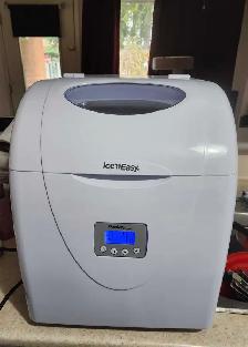 LARGE ICE MAKER MAKES 3 SIZES 33 POUNDS A DAY - Photo 5