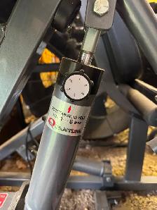 Quantum hydraulic leg press - Photo 2