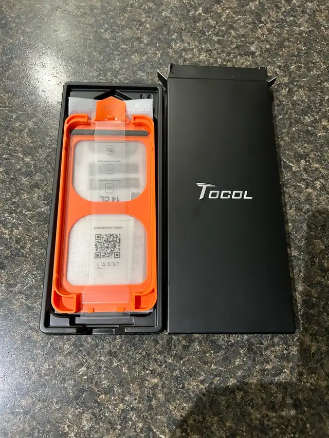 IPHONE TEMPERED GLASS & APPLICATOR