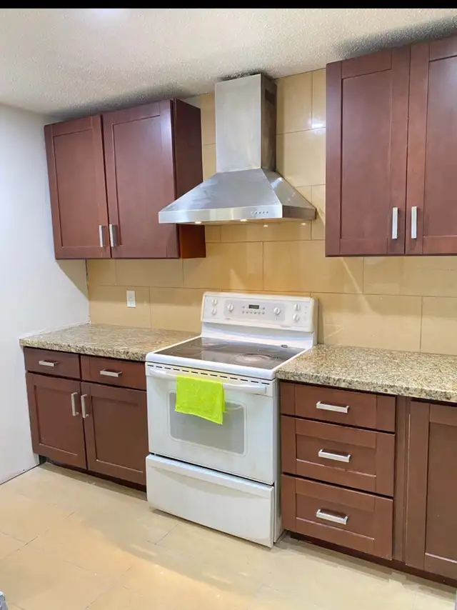 Main floor a Room for rent-Marlborough area