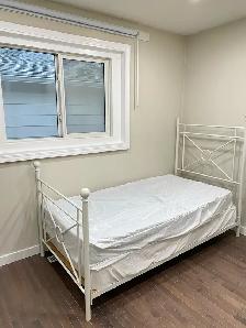 Main floor a Room for rent-Marlborough area - Photo 5