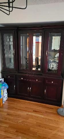 Excellent New Condition Solid Wood Hutch