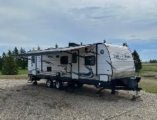 For Sale:  2014 Keystone Springdale Travel Trailer 28’ - Photo 3