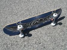 LIKE BRAND NEW 31' RAWLINGS SKATEBOARD TAKING FIRST $25.00 CASH! - Photo 4