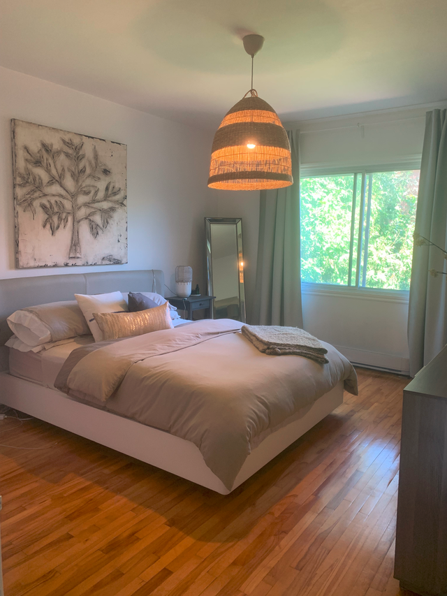 Sunny, spacious 5 1/2   office upper Duplex in NDG