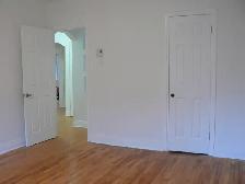 Sunny, spacious 5 1/2   office upper Duplex in NDG - Photo 10