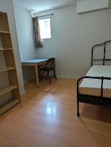 Multiple Rooms Private Bath Balcony Parking @York University - Photo 10
