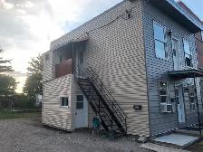 LACHINE UPPER DUPLEX. COMPLETELY RENOVATED. BACK YARD. - Photo 4