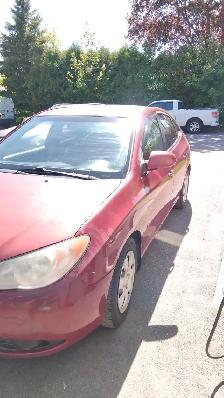 Hyundai Elantra 2.0L 4-cylinder - Photo 3