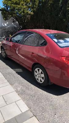 Hyundai Elantra 2.0L 4-cylinder - Photo 4