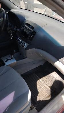 Hyundai Elantra 2.0L 4-cylinder - Photo 6