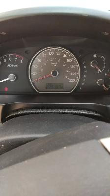 Hyundai Elantra 2.0L 4-cylinder - Photo 7